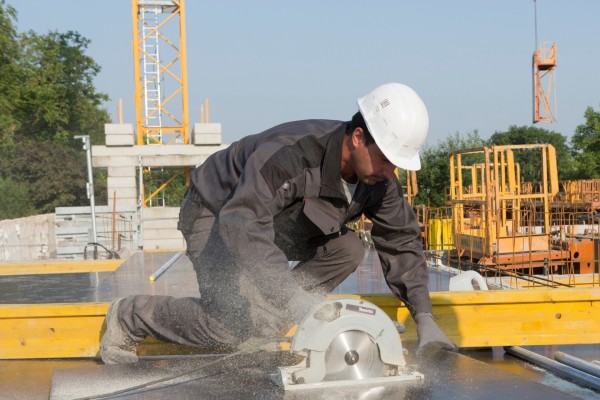 B-Strong: workwear for professionals working in harsh conditions