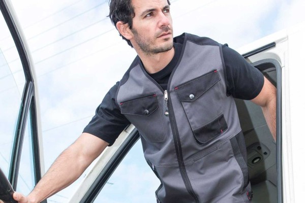 OUT-SUM: The workwear line that adapts to all professions