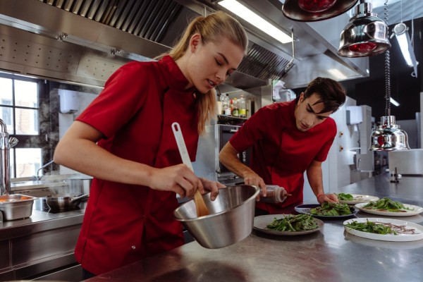 Veste de cuisine SHADE & Tabliers NELL ou DAN : à chacun sa combinaison préférée !